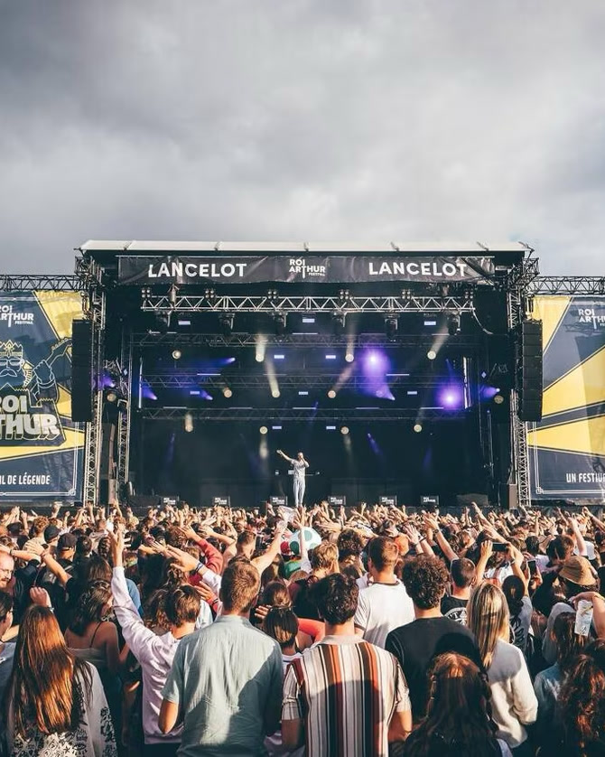 Scène principale du Hellfest avec échafaudage et structure Rig'Up